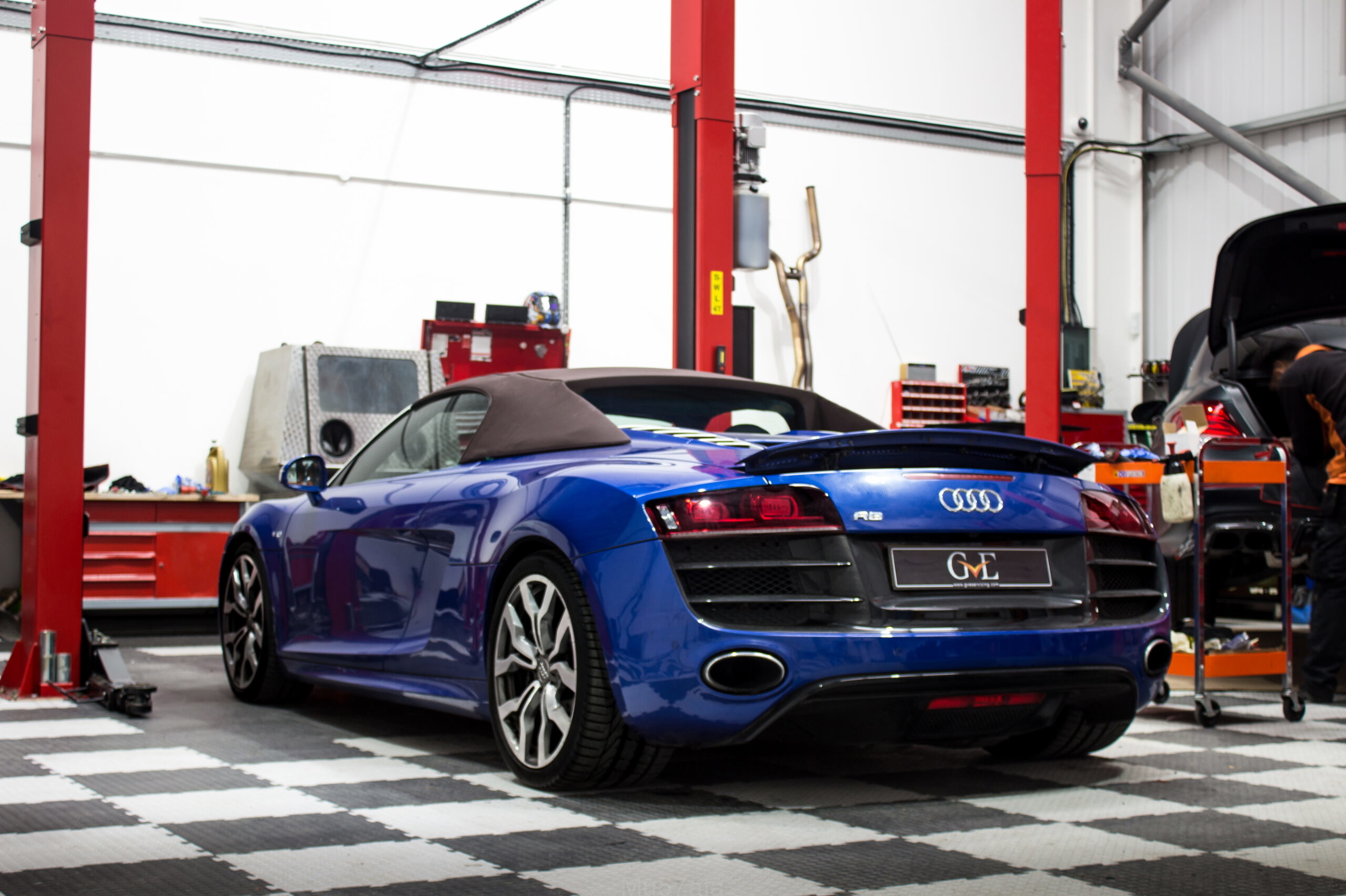 Suspension Systems for Audi R8