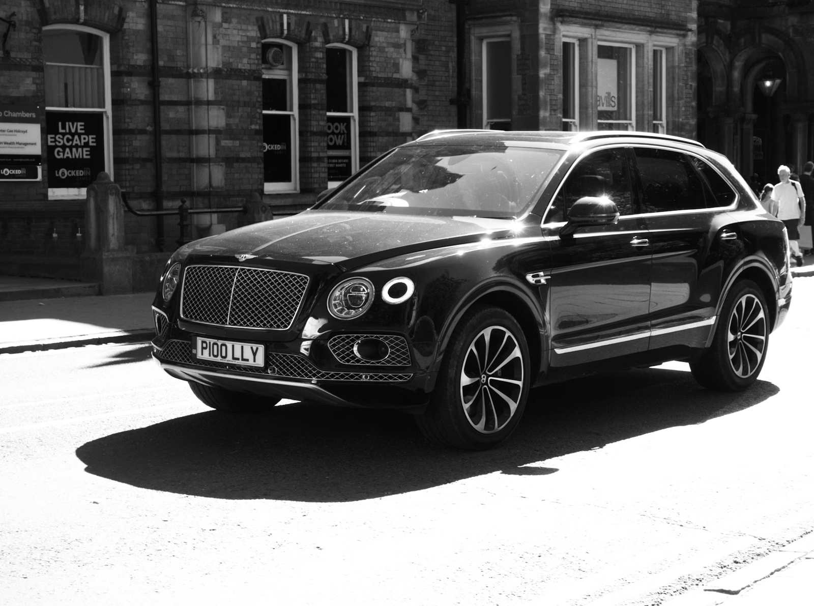 Detailed Service on Bentley Bentayga W12 – A Step by Step Breakdown
