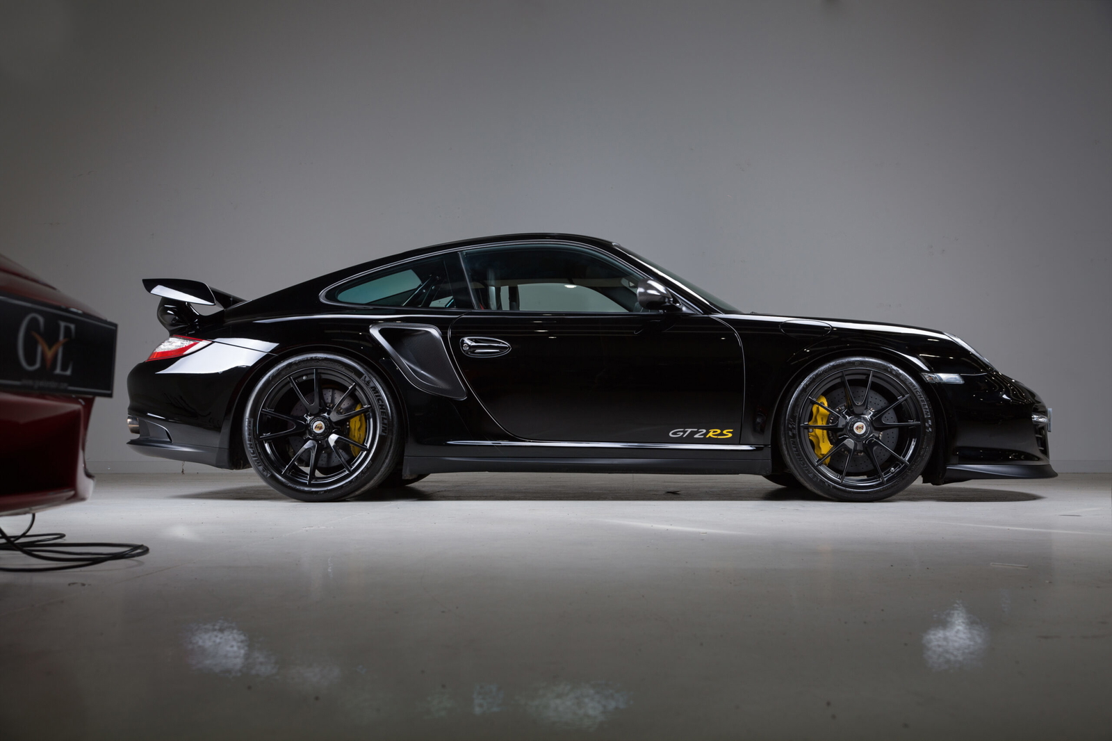 Porsche 911 GT2 RS Side View