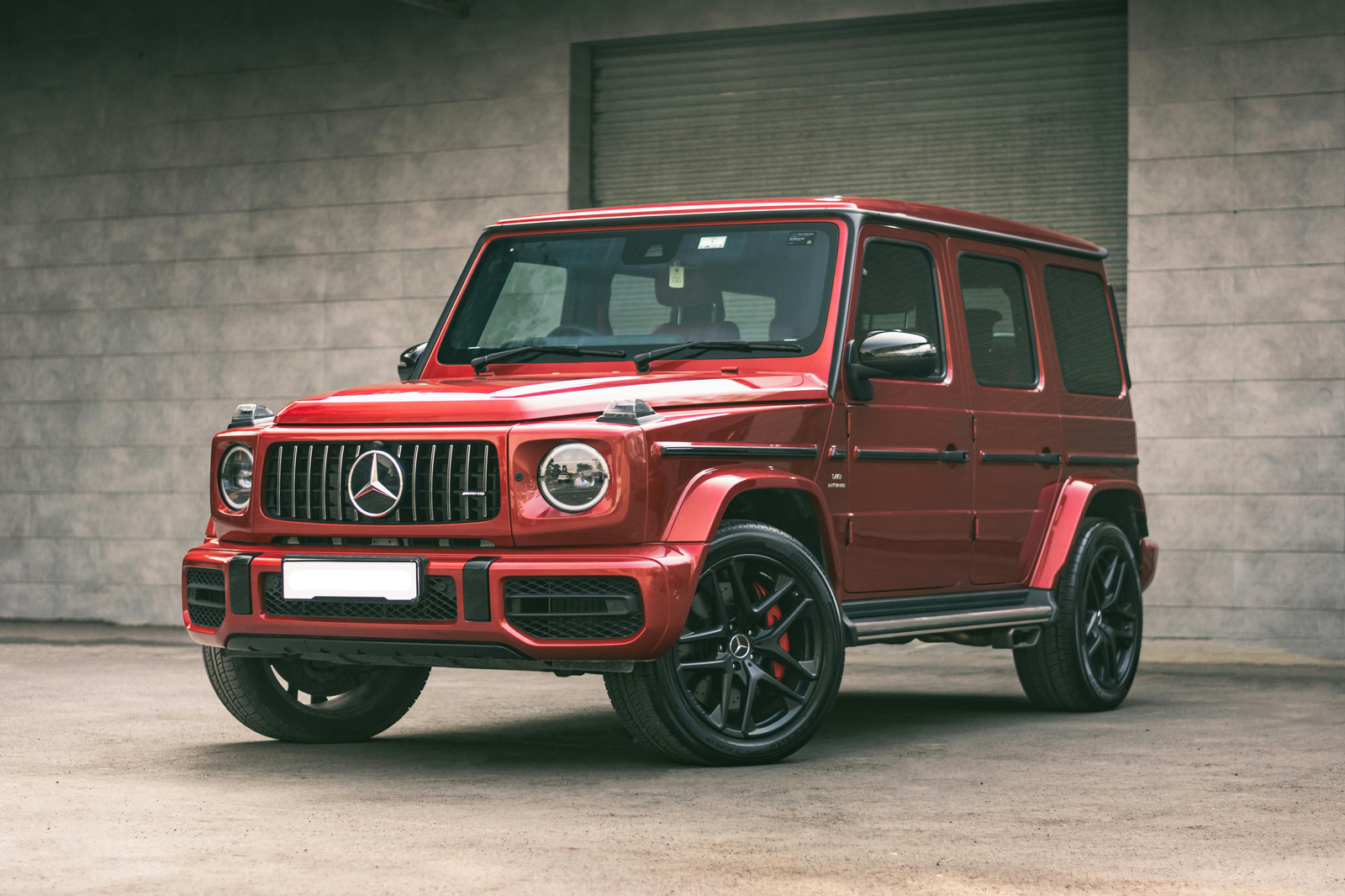 Transforming the Mercedes Benz G63 With a Wrap & Starlight Headliner