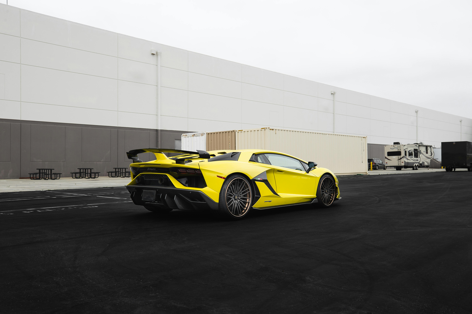 How to Change Lamborghini Aventador Tyres