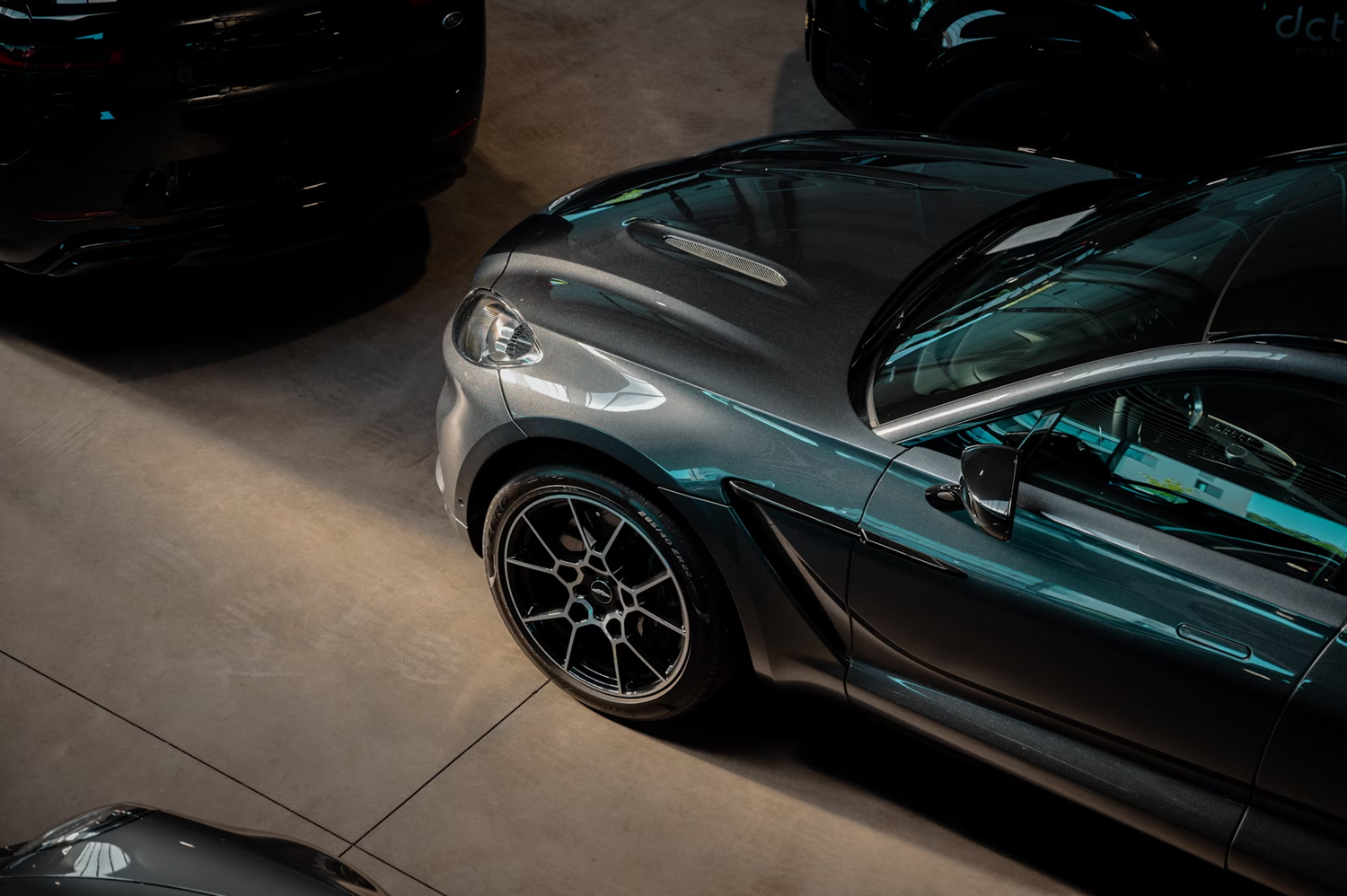 Aston Martin DBX707