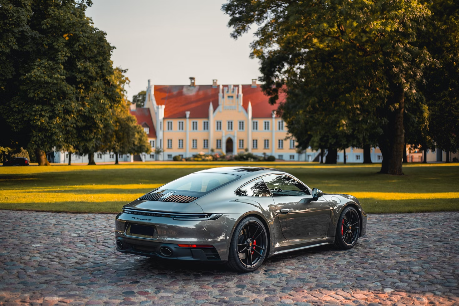 Choosing the Right Repair Centre for Your Porsche 911