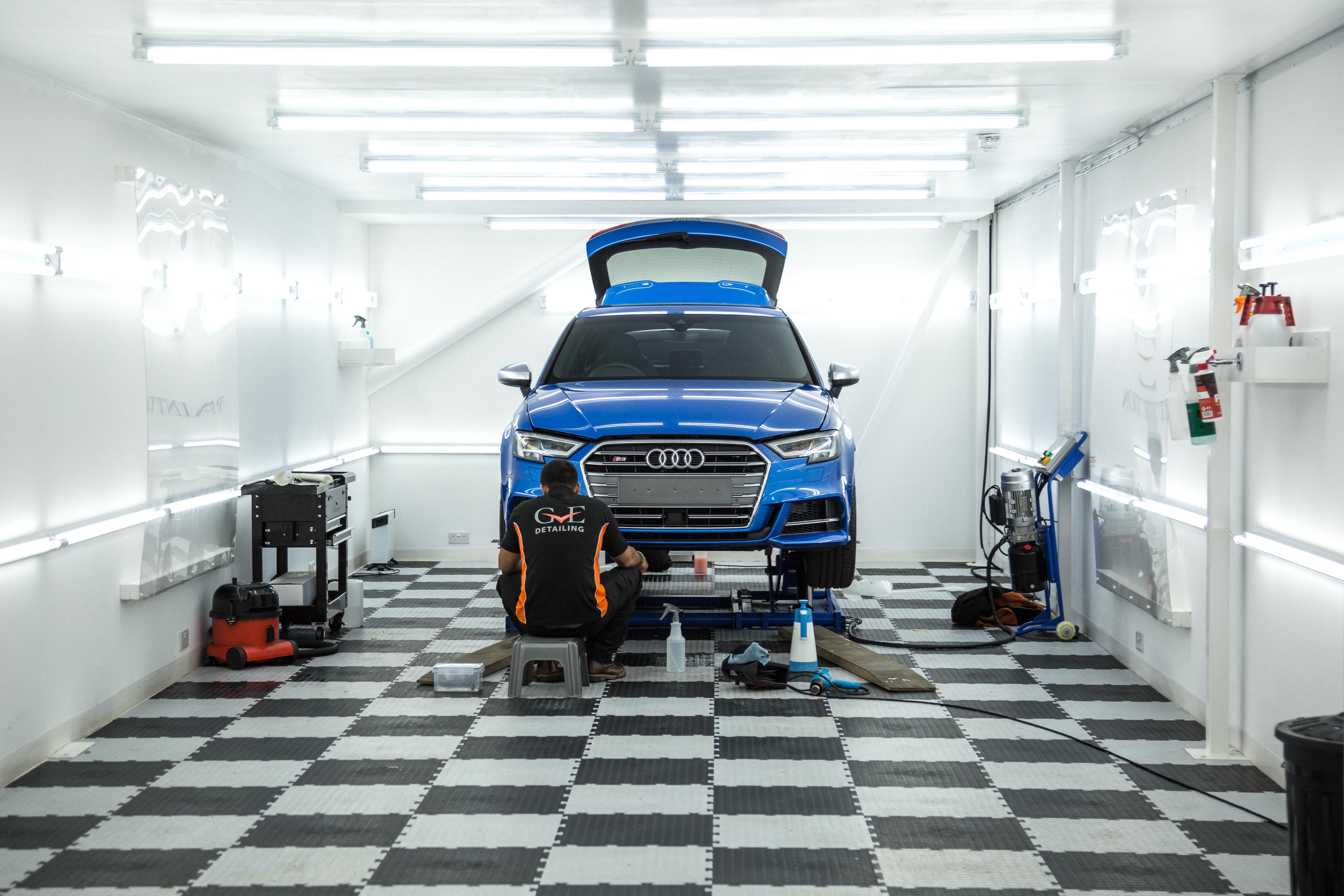 Paintless Dent Removal vs Traditional Repairs: Which Is Better?