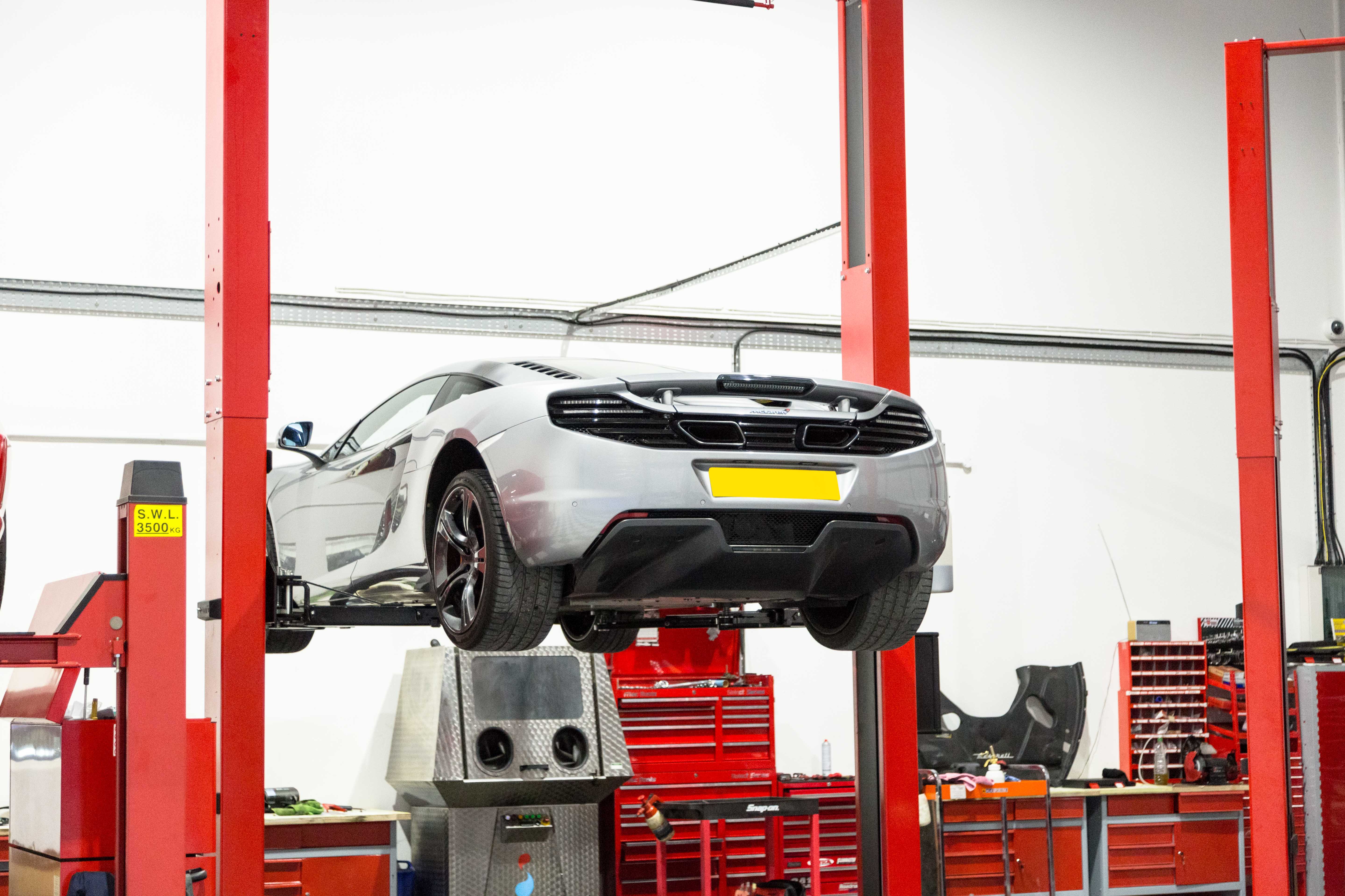 Understanding OEM vs Aftermarket Parts in Your Car Service